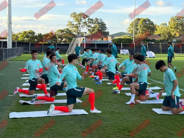 开云-国足抵达悉尼当晚开练 “接班”女足U23国脚单练