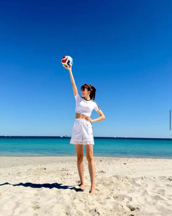 【每日足球女神30】这可能是有史以来踢球最好的日本演员|真岛优|花式|球技|训练|足球小将_新浪体育_新浪新闻
